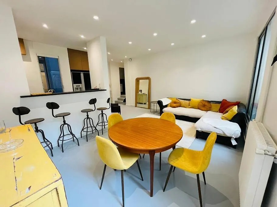 6 Pieces / 5 / Calme / Rdc * Paris